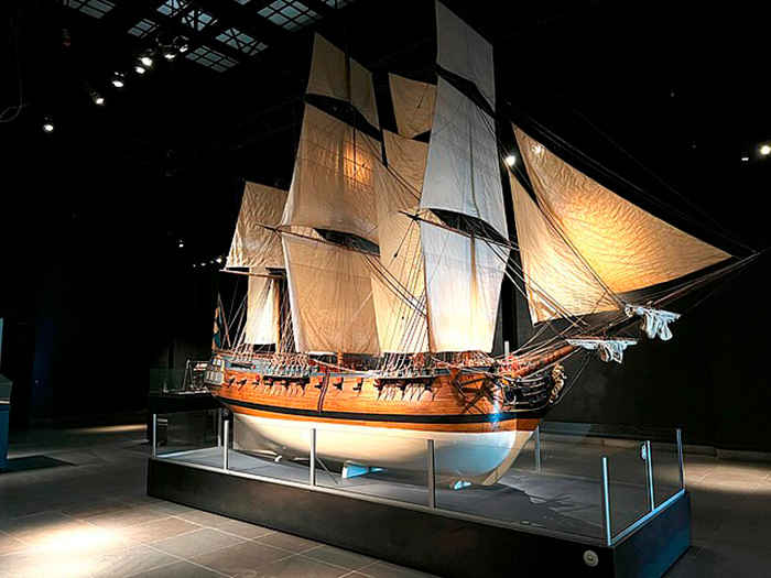 Модель ост-индского корабля